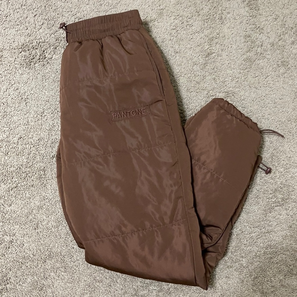Pantone x F21 quilted sweat pant
